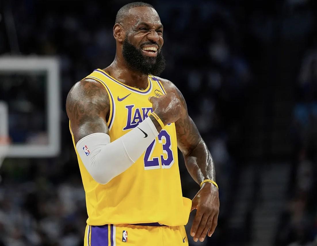 pp电子-詹姆斯谈东契奇绝杀：划时代球员的关键进球，绝对大场面先生